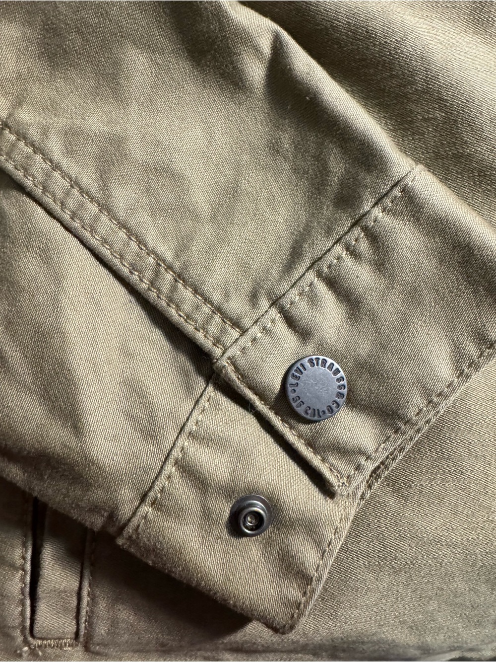 Levi's Men's Tan Workwear Jacket with Red Plaid Lining - Picture 9 of 11
